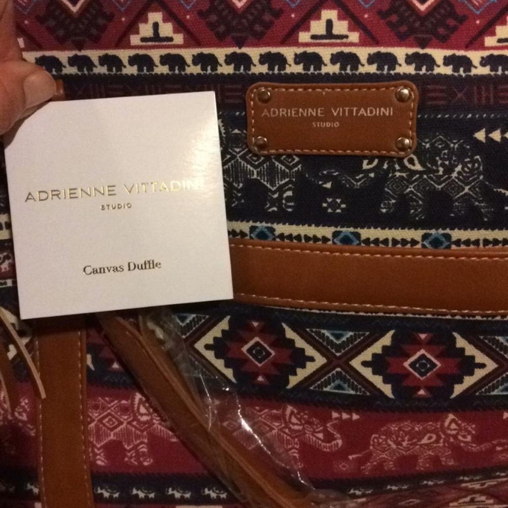 New Adrienne Vittadini canvas duffle elephant bag - Picture 5 of 7